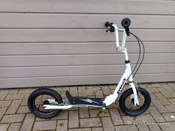 Paspirtukas STREET pripučiamos padangos