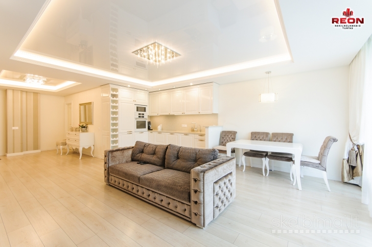 ERDVUS, JAUKUS IR KOKYBIŠKAI ĮRENGTAS KETURIŲ KAMBARIŲ BUTAS.