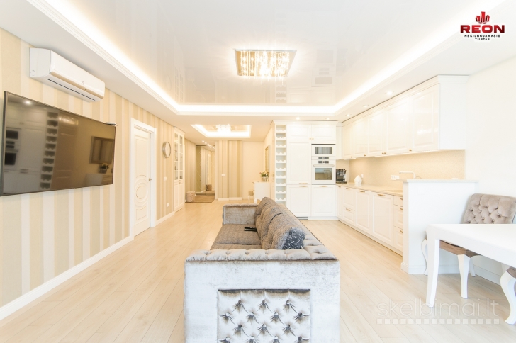 ERDVUS, JAUKUS IR KOKYBIŠKAI ĮRENGTAS KETURIŲ KAMBARIŲ BUTAS.