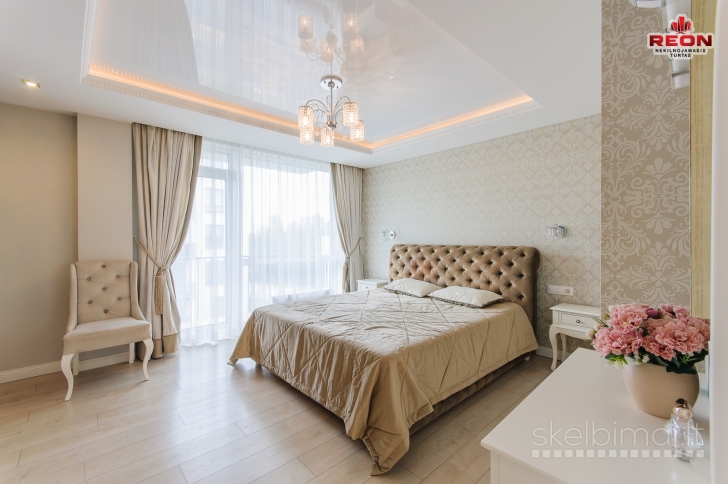 ERDVUS, JAUKUS IR KOKYBIŠKAI ĮRENGTAS KETURIŲ KAMBARIŲ BUTAS.