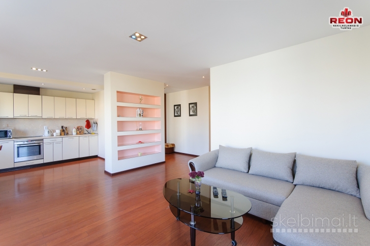 ŠVIESUS 2K BUTAS NAUJOS STATYBOS NAME SU PARKAVIMO VIETA!