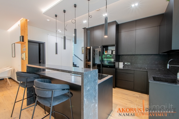 akorus.lt - Namas prie miško, šalia ežeras, įrengta pirtis su baseinu