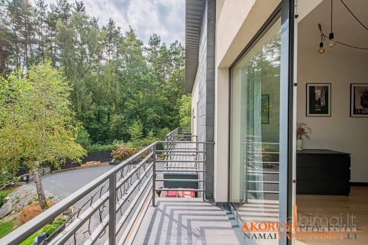 akorus.lt - Namas prie miško, šalia ežeras, įrengta pirtis su baseinu