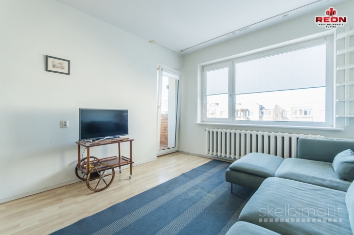 PARDUODAMAS 3 KAMBARIŲ BUTAS APSUPTAS MOKYMO, VALSTYBINIŲ ĮSTAIGŲ IR PARDUOT