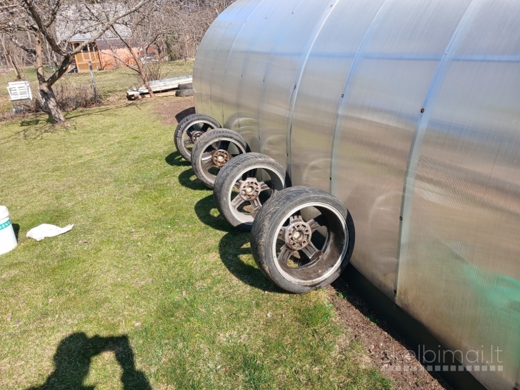 Ratlankiai Lexus Is su semi slick padangomis