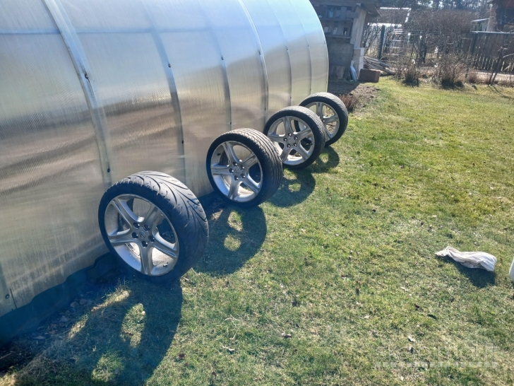 Ratlankiai Lexus Is su semi slick padangomis