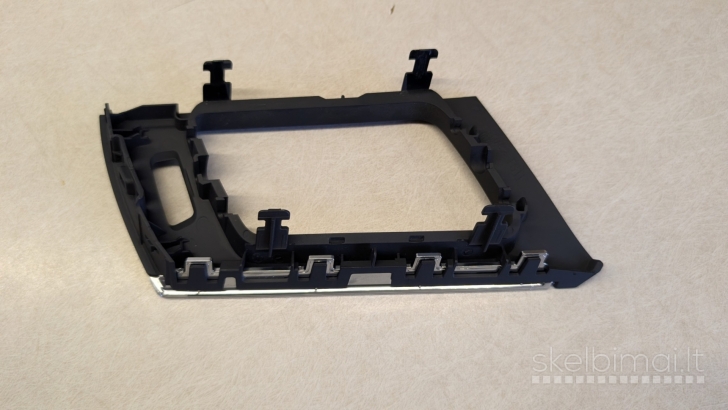 Panelės ventiliacijos apdaila nuo Audi A6 C8