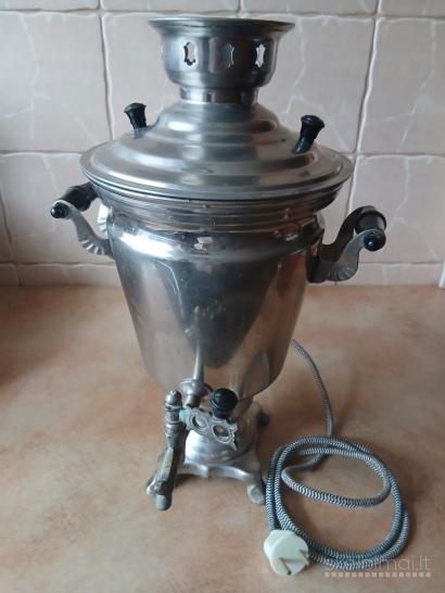 Vintažinis elektrinis virdulys (samovaras)