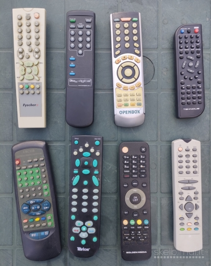 Televizorių ir kitų įrenginių pulteliai, pultai, pultas Fysher URC22B
