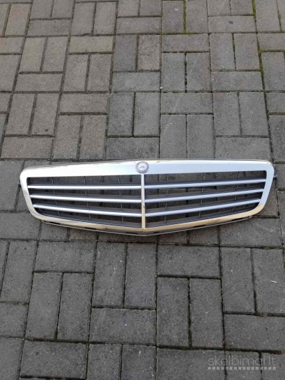 Mercedes C priekines groteles
