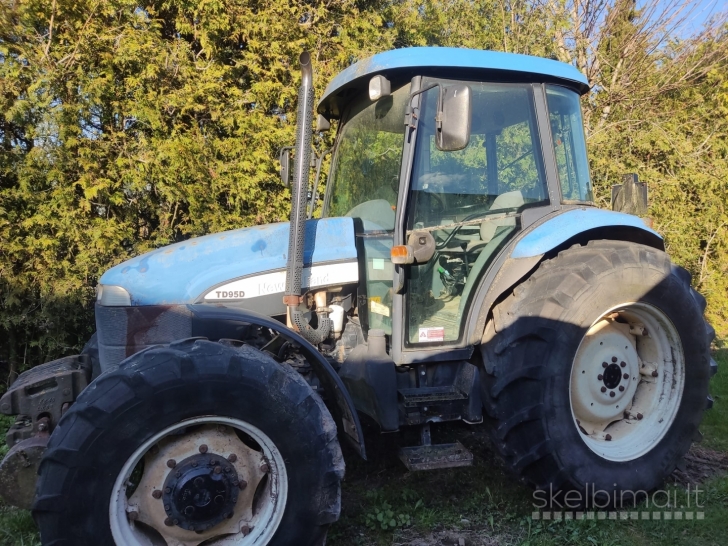 Parduodamas traktorius New Holland TD95D.