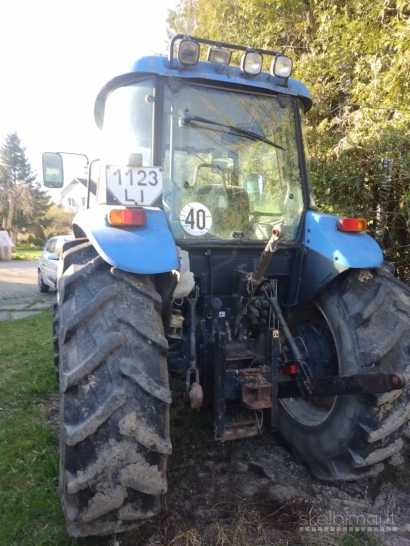 Parduodamas traktorius New Holland TD95D.