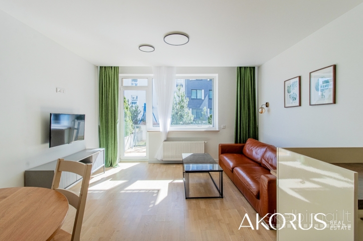 Akorus.lt – tvarkingas, šviesus butas su privačia terasa