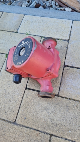 GRUNDFOS 25-40  180