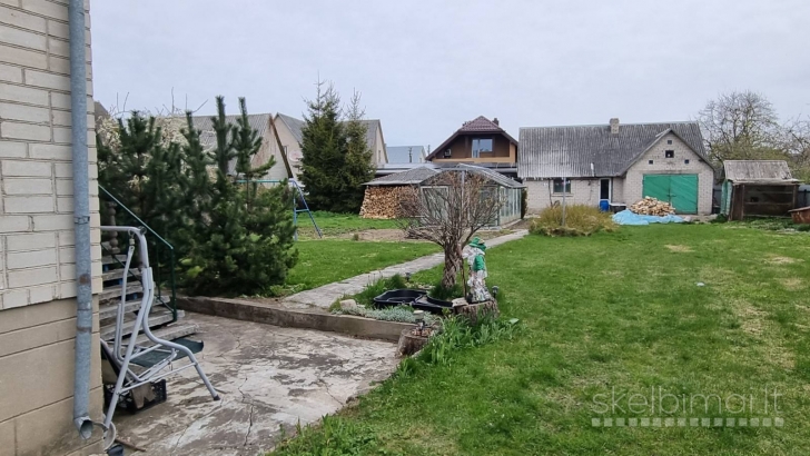 Parduodamas 2 aukštų namas Raseiniuose arba keičiamas į 2 kamb.butą Klaipėdoje