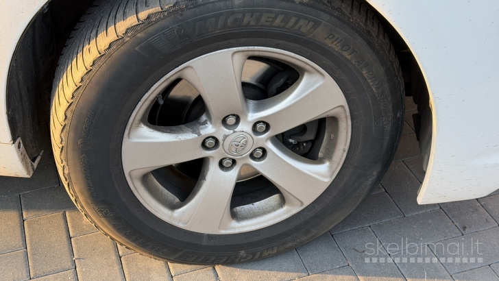 Toyota originalūs ratlankiai su panadangom