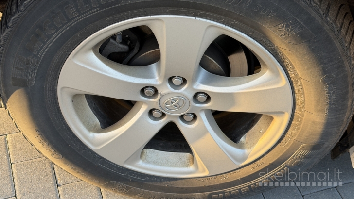 Toyota originalūs ratlankiai su panadangom