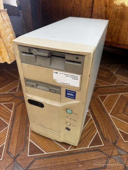 3 retro stacionarių kompiuterių rinkiniai
