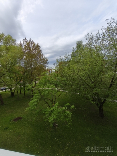 Išnuomojamas 12 kv.m. k. bendrabutyje. Taikos pr. 34 Renovuotas namas, laiptinė
