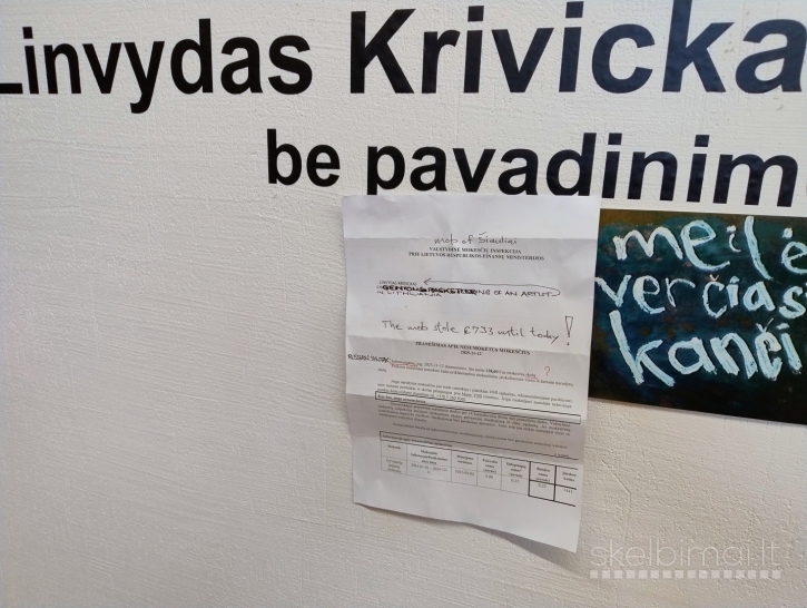 Paveikslas „naujas herbas" (69.5 x 78) ir komiksas. Darbai yra įrėminti.        