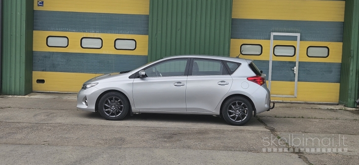 Parduodama Toyota Auris 2014m.