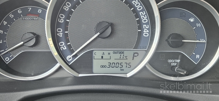 Parduodama Toyota Auris 2014m.