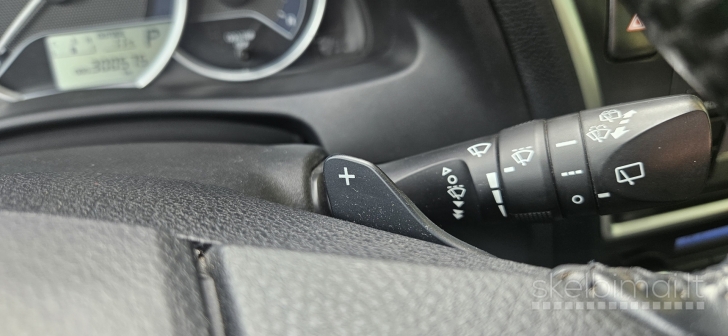 Parduodama Toyota Auris 2014m.
