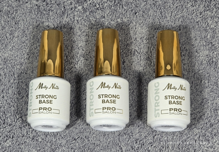 Stipri bazė pažeistiems nagams Molly Strong Base