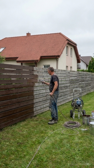Medinių namų plovimas ir dažymas – plovimas NEMOKAMAI!