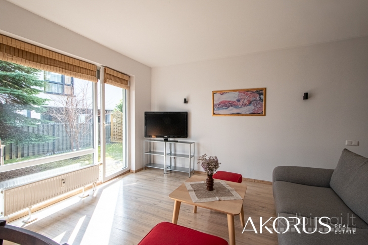 Akorus.lt – tvarkingas būstas su privačiu kiemu