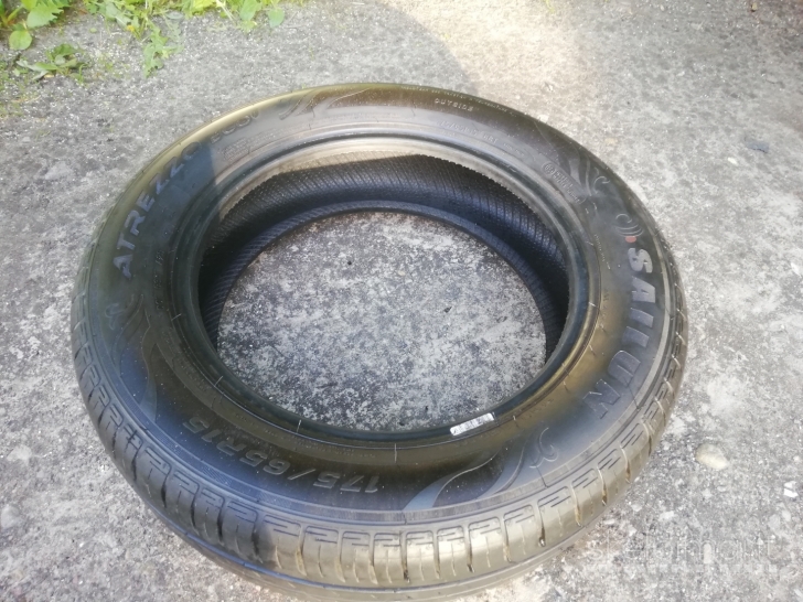 Virš 7 mm beveik naujos vasarinės padangos 175/65 R15 2021 m