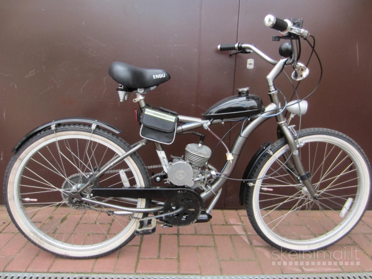 Motorinis dviratis su D-8 varikliu