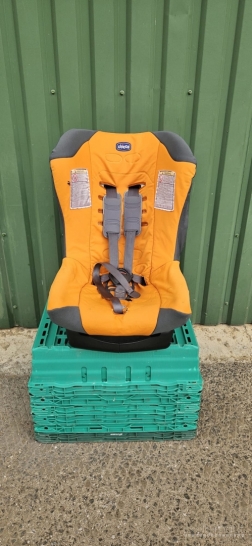 Parduodama auto kėdutė (9-18 kg).