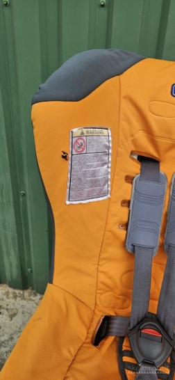 Parduodama auto kėdutė (9-18 kg).