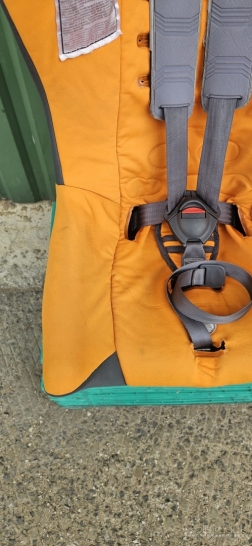 Parduodama auto kėdutė (9-18 kg).