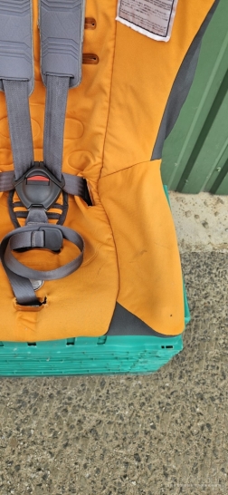Parduodama auto kėdutė (9-18 kg).