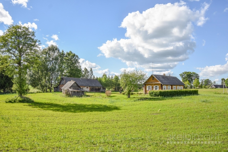Sodyba 8,5 ha sklype šalia vandens telkinio