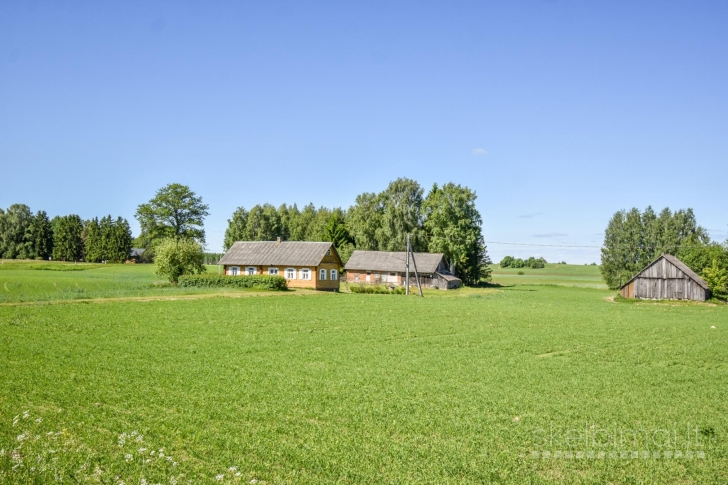 Sodyba 8,5 ha sklype šalia vandens telkinio