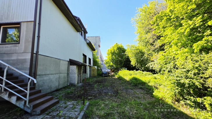 Parduodu patalpas .