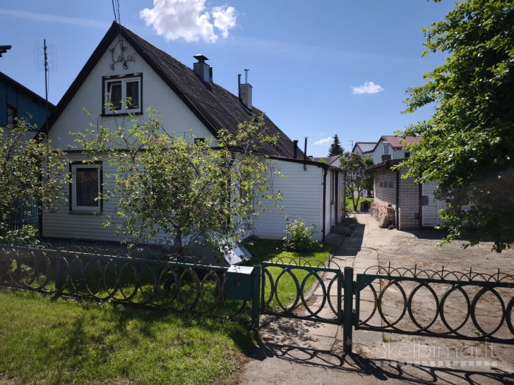 Parduodama namo dalis šalia “Žemdirbių Turgaus” K.Būgos g. 9A, Panevėžyje. 