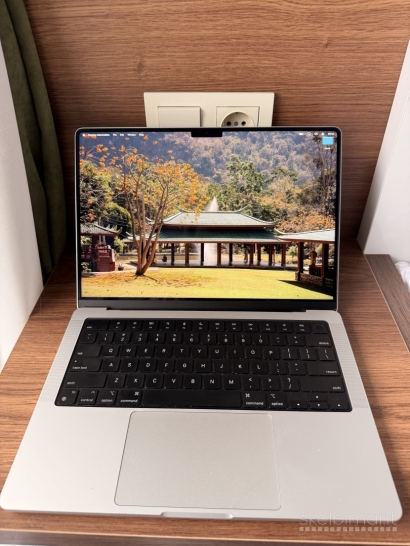 MacBook Pro 14 M3 Pro 18gb RAM / 512gb SSD.