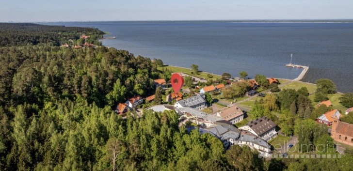 Parduodamas 3 kambarių butas Juodkrantėje su privačiu kiemu