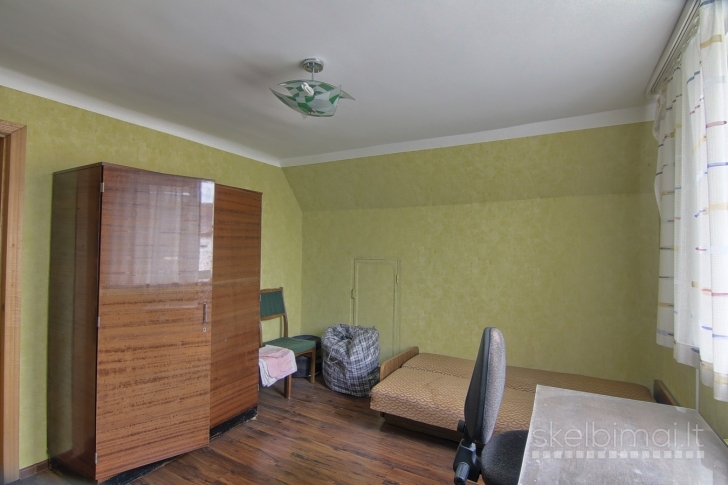 Parduodamas labai geroje vietoje gyvenamasis namas