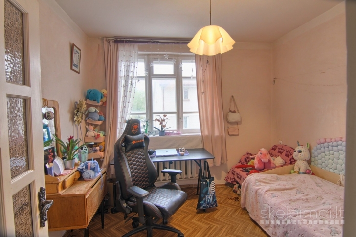 Parduodamas labai geroje vietoje gyvenamasis namas