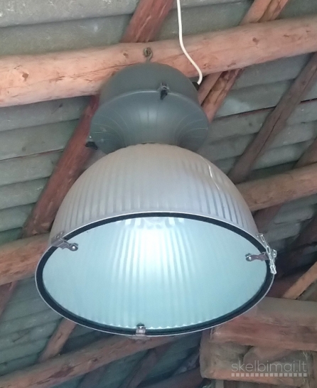 Šviestuvas „Industrial“ (pramoninio) arba „Loft“ stiliaus interjeruose