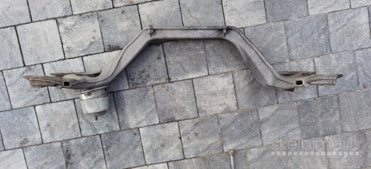  Variklio tvirtinimo kronšteinas - priekinis traversas - 7L0199207A 
