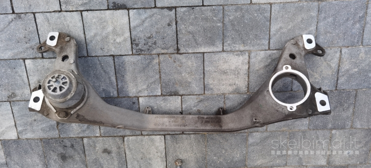  Variklio tvirtinimo kronšteinas - priekinis traversas - 7L0199207A 