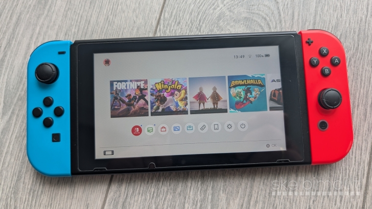 Nintendo Switch V2 32GB + 5 žaidimai