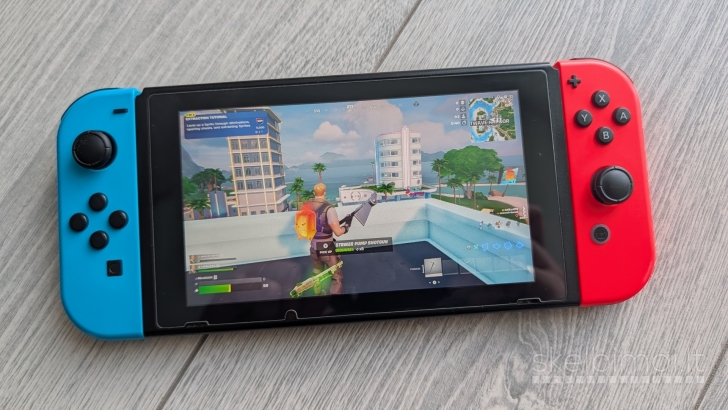 Nintendo Switch V2 32GB + 5 žaidimai