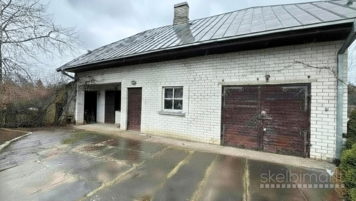 Lapėse ūkinis pastatas 180 m² su rūsiu 90 m², sklypas 6 arai